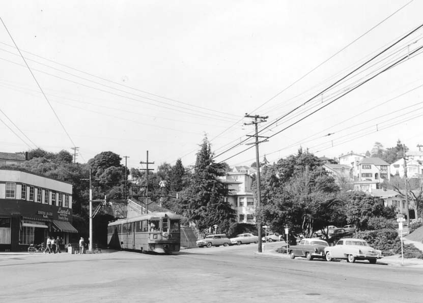 Key123_F
Westbound "F" exits Northbrae Tunnel at Hopkins & Sutter Sts., Berkeley in 1958. John Stashik Collection
