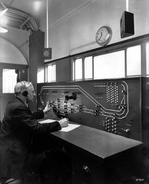Tower1
Bridge Rly. San Francisco interlocking tower. This controlled Key System, IER and SN train movements. Photo probably taken 1939. <i>Courtesy of John Stashik</i>
