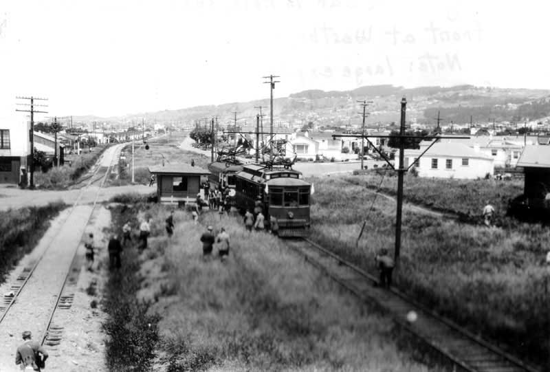 save0014
Regular "G" car in hole. Special car 271 in front. Note large expanse of right-of-way for future use leading to Richmond. J.G.Graham Collection Courtesy of the Oakland History Room

