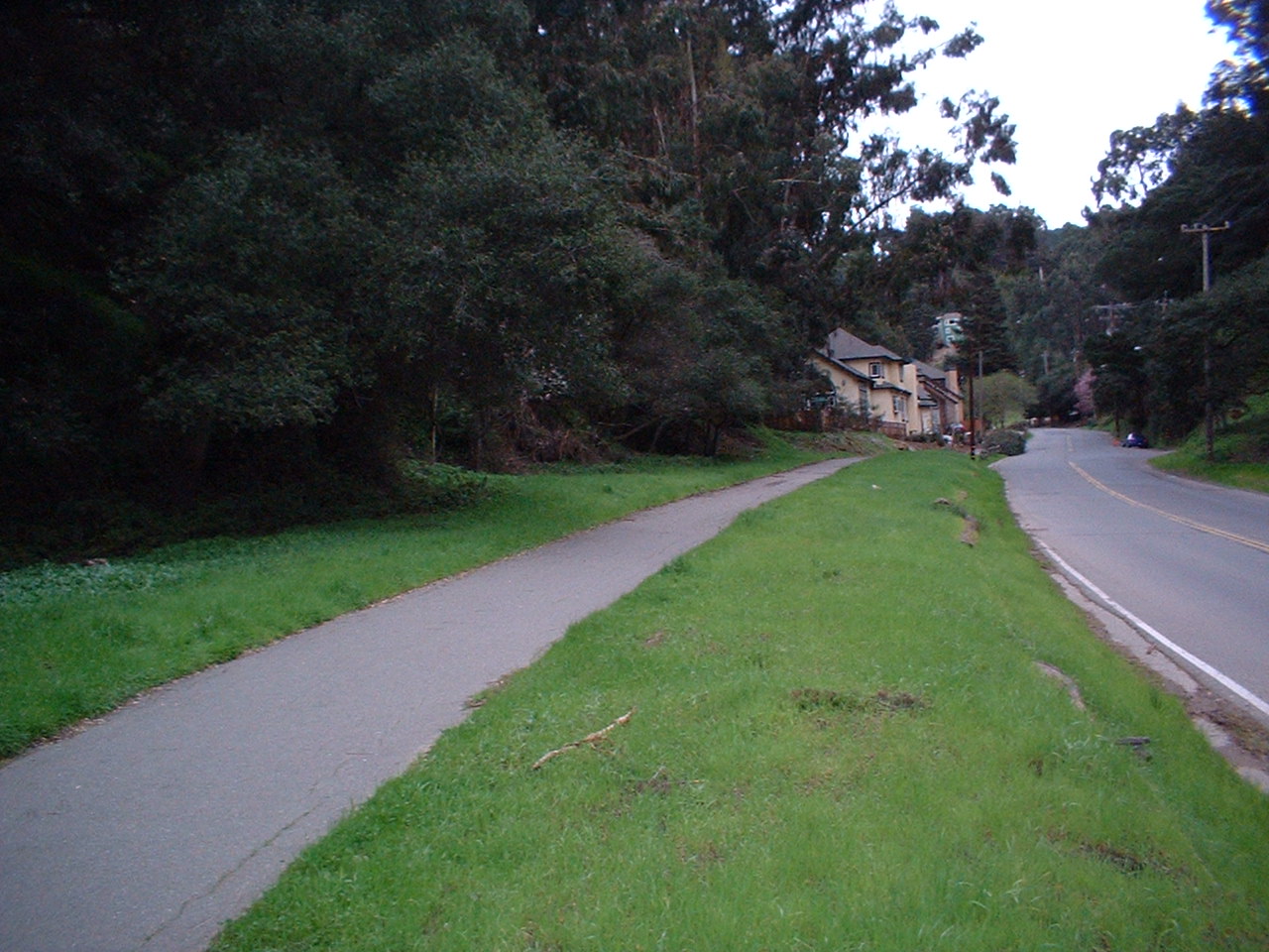 2004_0229_165125AA
This is a view of the r.o.w. at Havens, from Paso Robles Road, looking East towards the tunnel.
