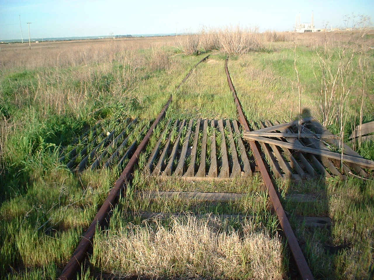 2004_0313_170931AA
This is an original SN cattleguard near West Pittsburg, just after the subway. Note the rails are still intact.
