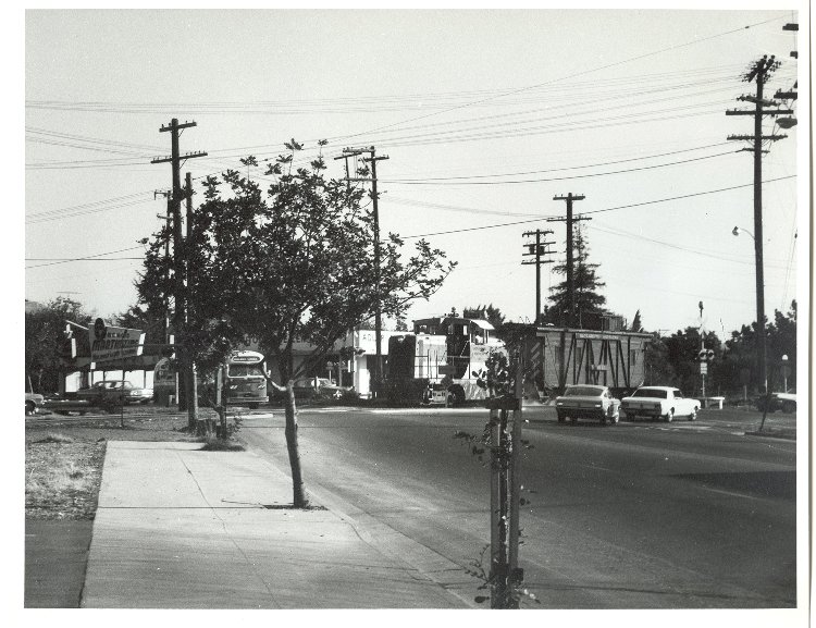 Clayton_Road_Xing
This is a view of the Clayton Road grade crossing, near the Concord depot. This photo was taken after abandonment of the Oakland to Walnut Creek portion. Photo is from the SN Yahoo! group.
