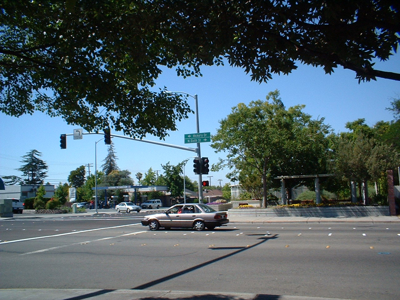 DSCF0011
This is a current view of the North Sixth Street crossing location in Concord. The BART tracks follow the SN r.o.w. through here. The BART tracks cross under Sixth Street. This photo can be compared to the previous photo, taken at the same location nea
