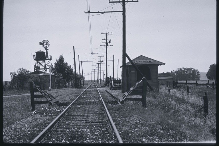Garfield_Station_1940
This is a view of the Garfield flagstop, as it appeared in 1940. Photo is from the Western Railway Museum website.
