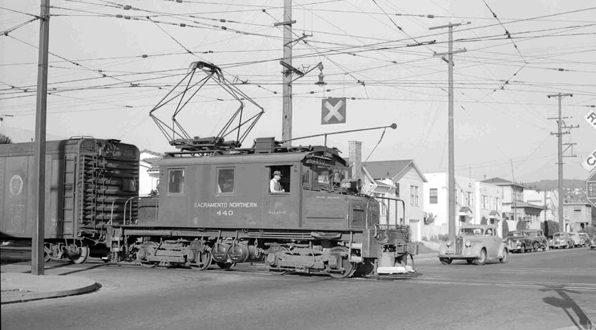 SNRR440streetcrossing
SN 440 crossing 40th and Shafter. <i>Courtesy of W.T. Larkins</i>
