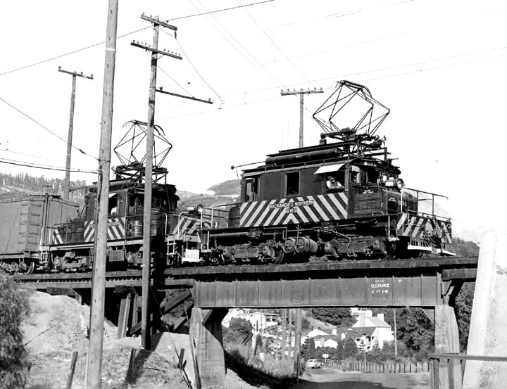 SNRR661atchabot
Freight motor 661 heading west at Chabot. 1946-47 <i>Courtesy of W.T. Larkins</i>
