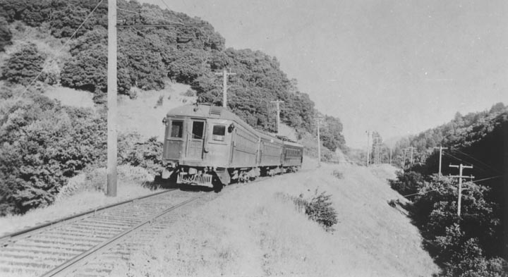 SNtrain6
SN train 6, location and date unknown. <i>Courtesy of John Stashik</i>
