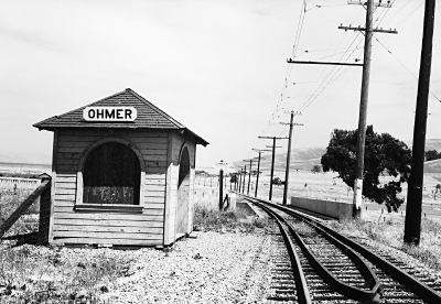 Sacramento_Northern_Ohmer_Flagstop_016
This is the Ohmer flagstop, located near the present North Concord BART station. This point is roughly half-way between Concord and Clyde.
