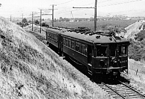 Valle_Vista_curve_Combine_1017
Combine 1017 rounds Valle Vista curve, heading Westbound. Photographer unknown; Garth G. Groff collection
