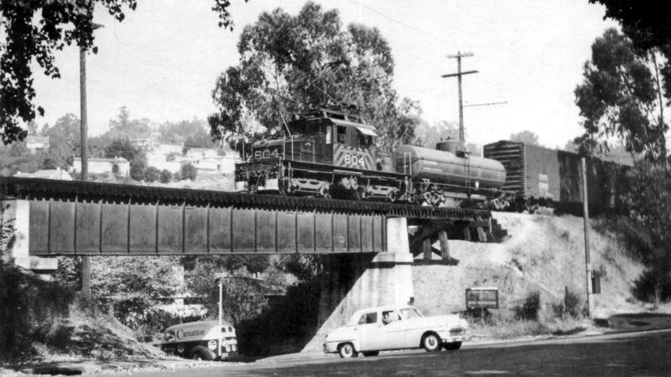 pacrailnews3_4_72d
Great shot of Thornhill overpass at Moraga Rd in Oakland. I go by this spot almost every day. The trestle and concrete piers are gone, but you can still see the grade on the right side. The grade on the left has been leveled and is now the onramp for Hwy
