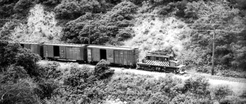 pacrailnews3_4_72h
A train heading eastbound through Shepherd Canyon near Havens and the tunnel. Pacific Rail News issue dated March 4th 1972 from the collection at the Moraga History Center
