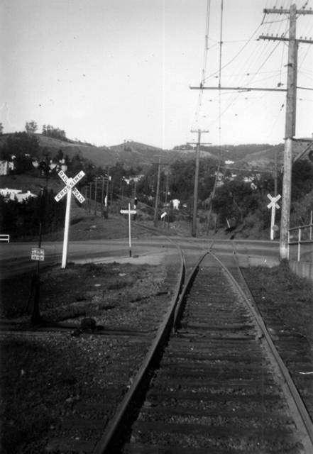 rockspur
SN view looking east into Rockridge in Berkeley Hills. SN ran many picnic trains into this siding as there was a creek and picnic facilities. Date unknown. <i>J.G. Graham Collection</i>
