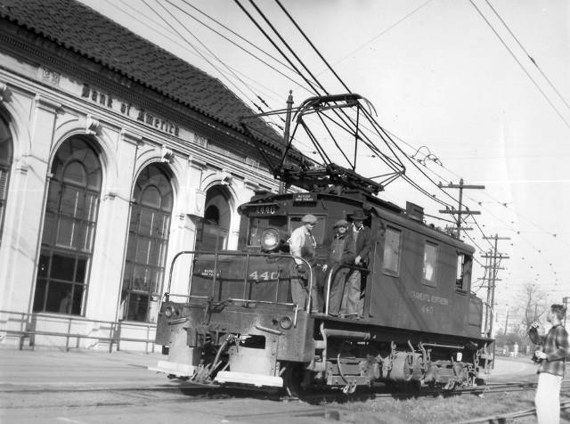sn440
SN motor #440 used in SN OT transfer westbound at San Pablo Ave. Date unknown. <i>J.G. Graham Collection</i>
