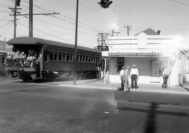 sndepot
SN depot at Pittsburg, CA (Railroad Ave). Date unknown. <i>J.G. Graham Collection</i>
