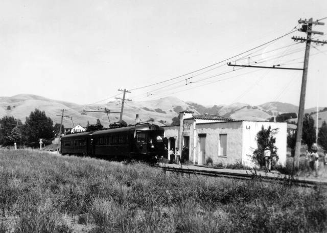 snmoraga
SN southbound special at Moraga Date unknown. <i>J.G. Graham Collection</i>
