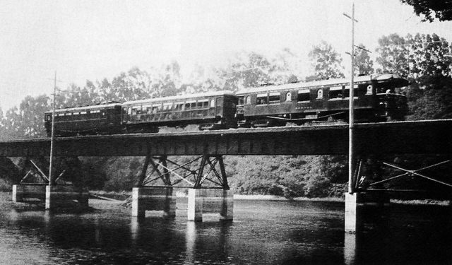temescal
Train crossing Lake Temescal. This is an unusual shot because this area was later filled in and the trestle was no longer needed. If you go to Lake Temescal now, it is a little difficult to figure out exactly where this was (at least for me).
