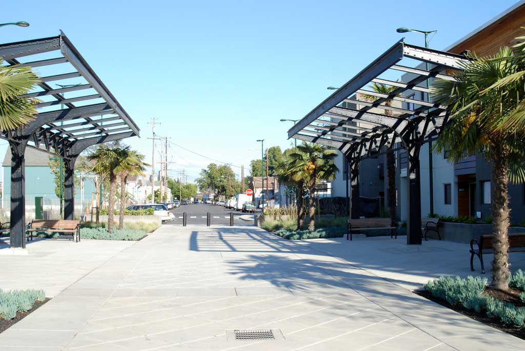 Butterfly Sheds
Sheds in new development a block south of the old SP station at 13th and Wood
