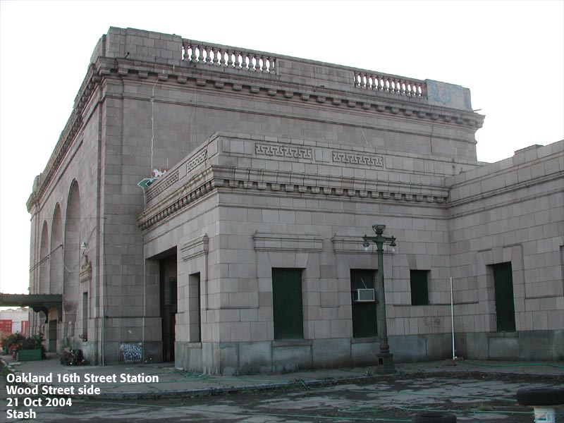 East01
Oakland 16th St Station. Wood Street side. 10/21/04 Photo by Stash
