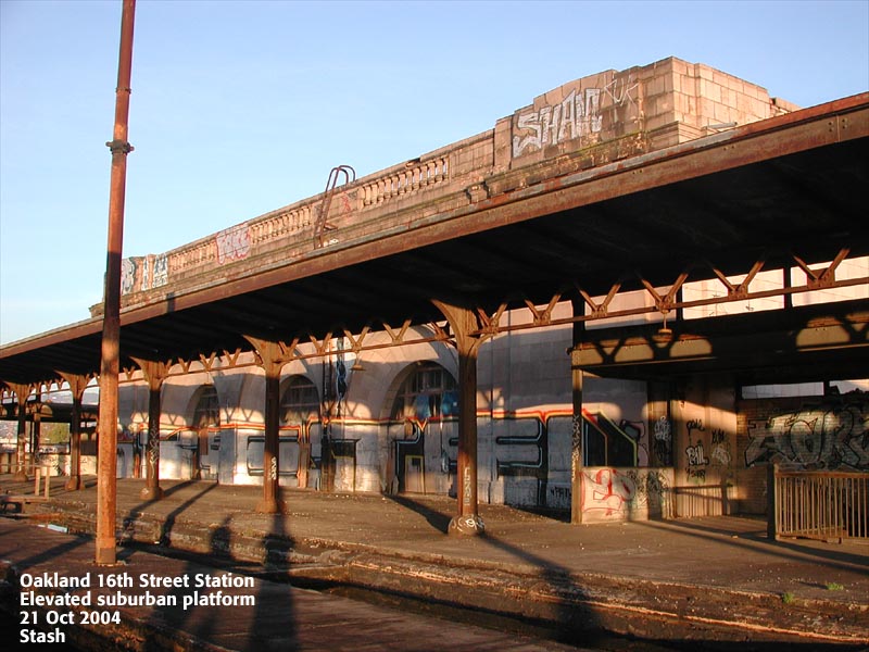 Top01
Oakland 16th St Station. Elevated suburban platform. 10/21/04 Photo by Stash
